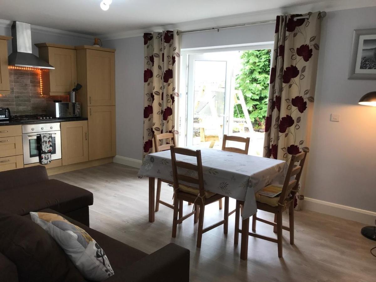 Carney Apartment Ardara Bagian luar foto